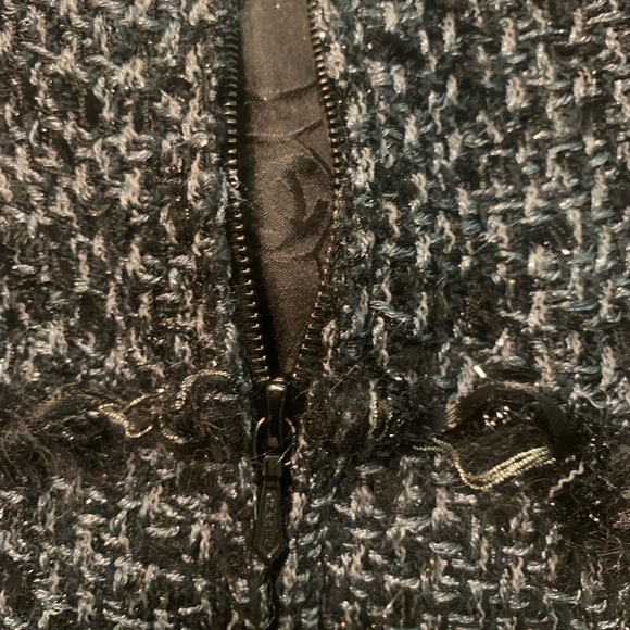 Sold to consignment Chanel dress classic tweed black blue with sparkle. Size 38 - Picture 10 of 14